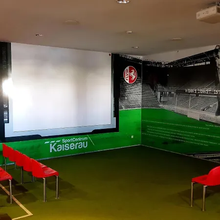 Kaiserau Ξενοδοχείο *